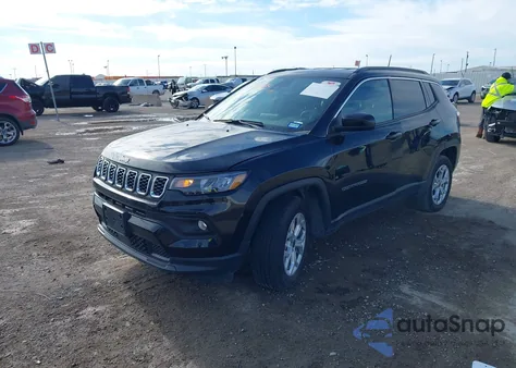 2025 Jeep Compass Latitude 4X4 z USA, uszkodzony, nr VIN 3C4NJDBN5ST575834